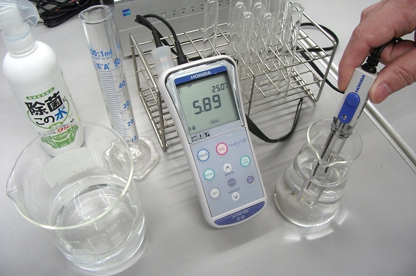 微酸性電解水の検査中写真